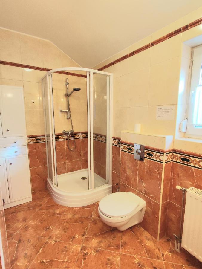 Árnyas Apartmanház Balatonlelle Bagian luar foto