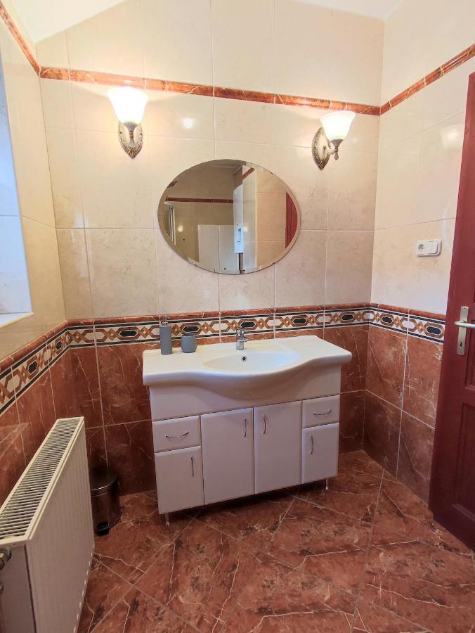 Árnyas Apartmanház Balatonlelle Bagian luar foto