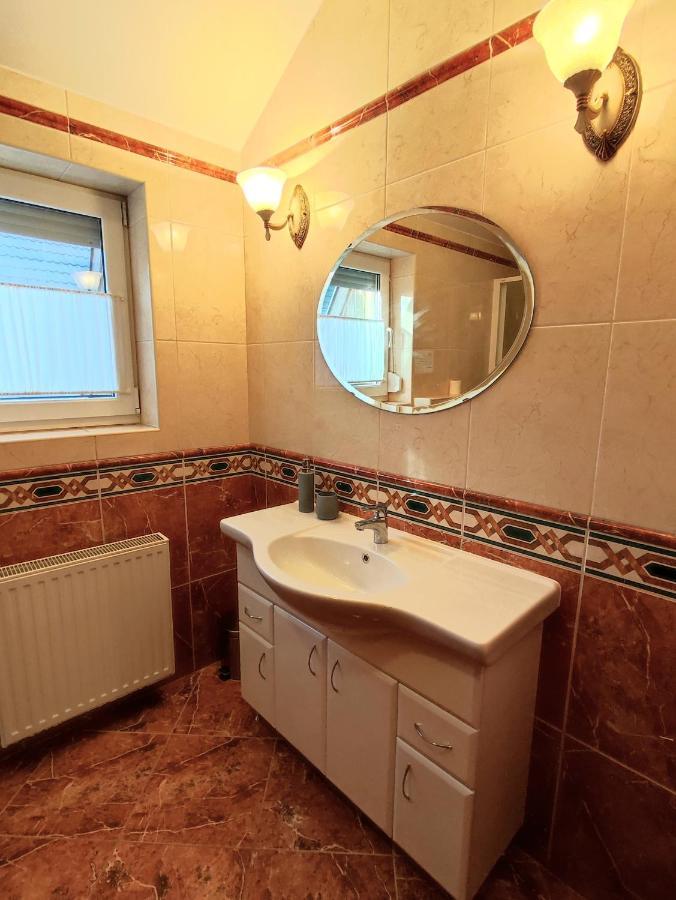 Árnyas Apartmanház Balatonlelle Bagian luar foto