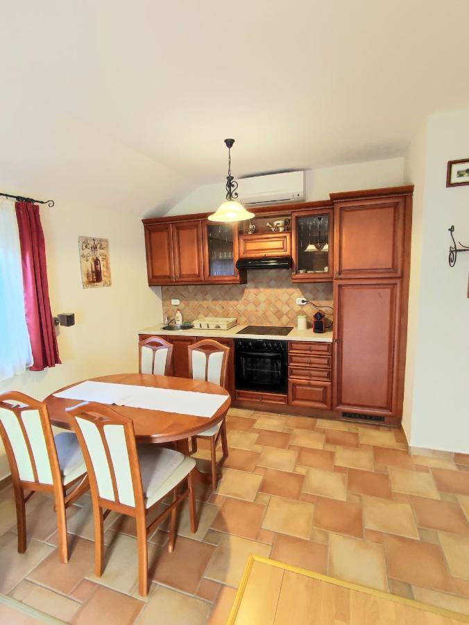 Árnyas Apartmanház Balatonlelle Bagian luar foto