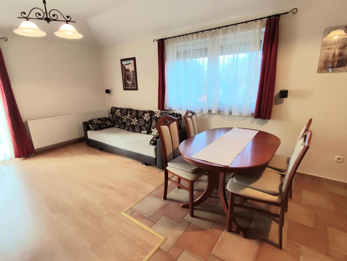 Árnyas Apartmanház Balatonlelle Bagian luar foto