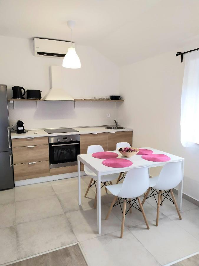 Árnyas Apartmanház Balatonlelle Bagian luar foto