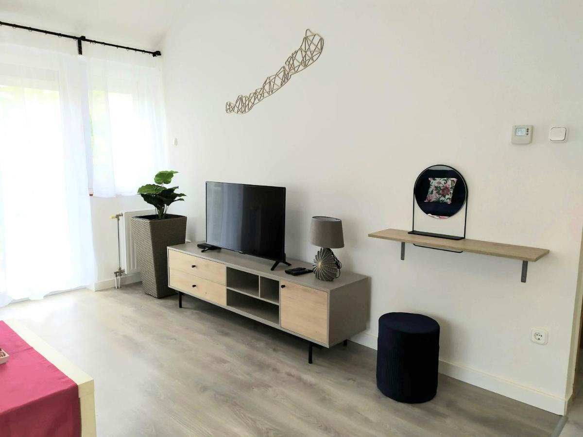 Árnyas Apartmanház Balatonlelle Bagian luar foto