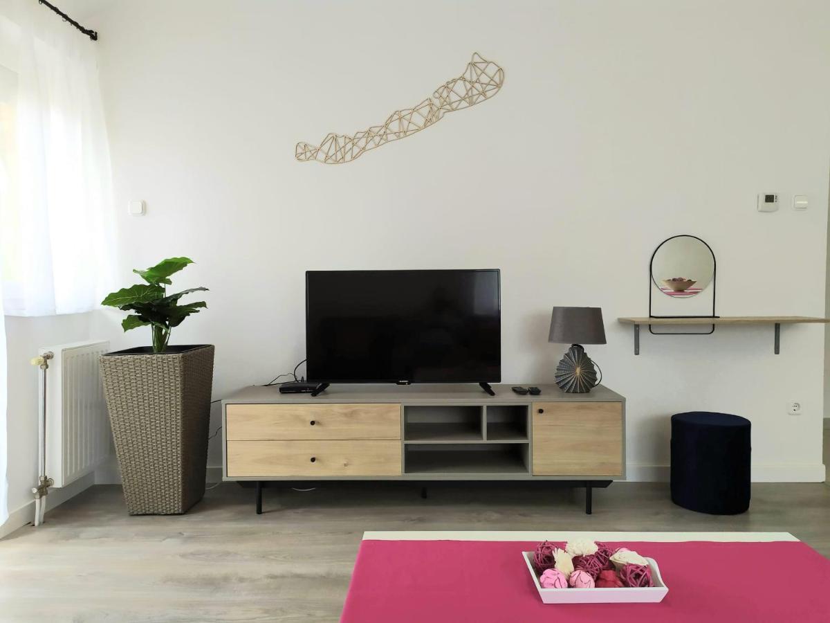 Árnyas Apartmanház Balatonlelle Bagian luar foto