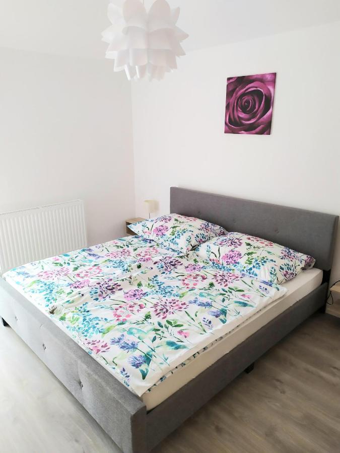 Árnyas Apartmanház Balatonlelle Bagian luar foto